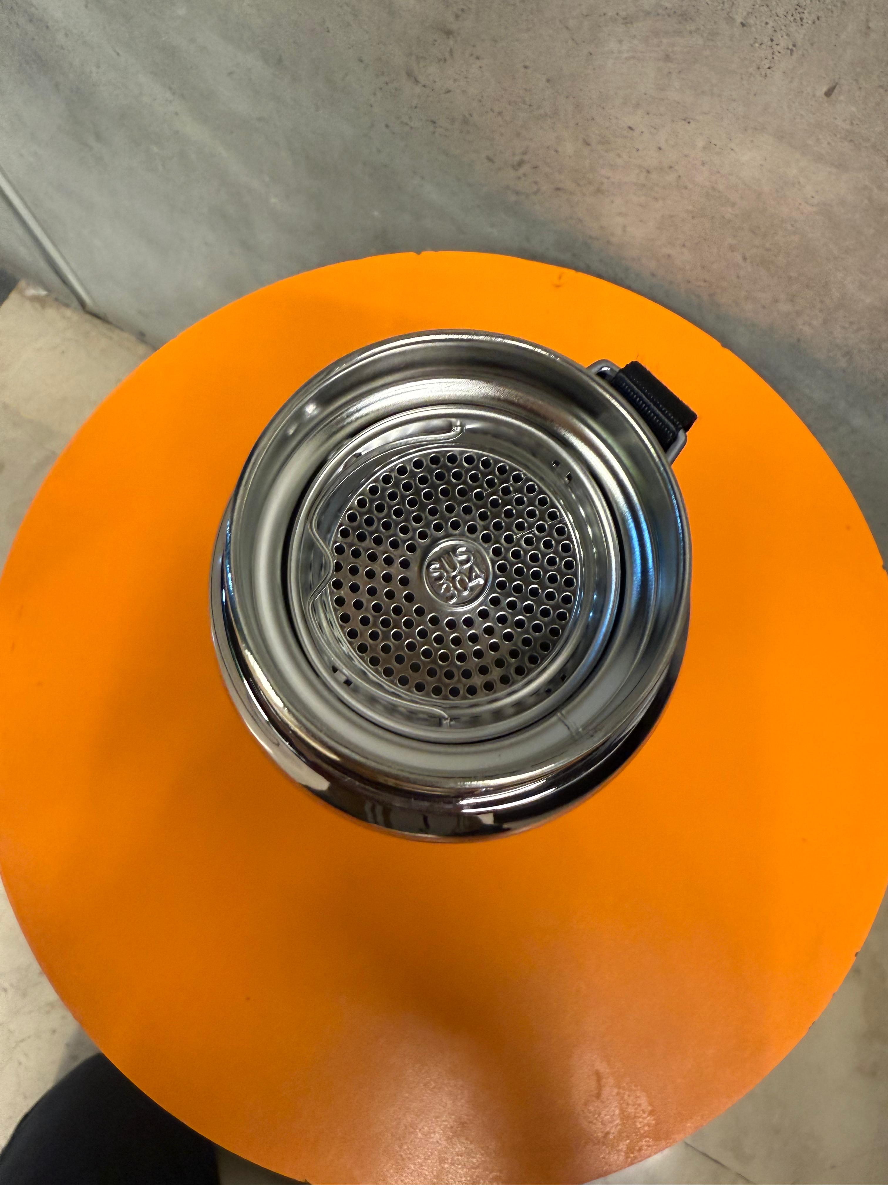 304 stainless steel vacuum insulated hot and cold thermos water bottle with strainer