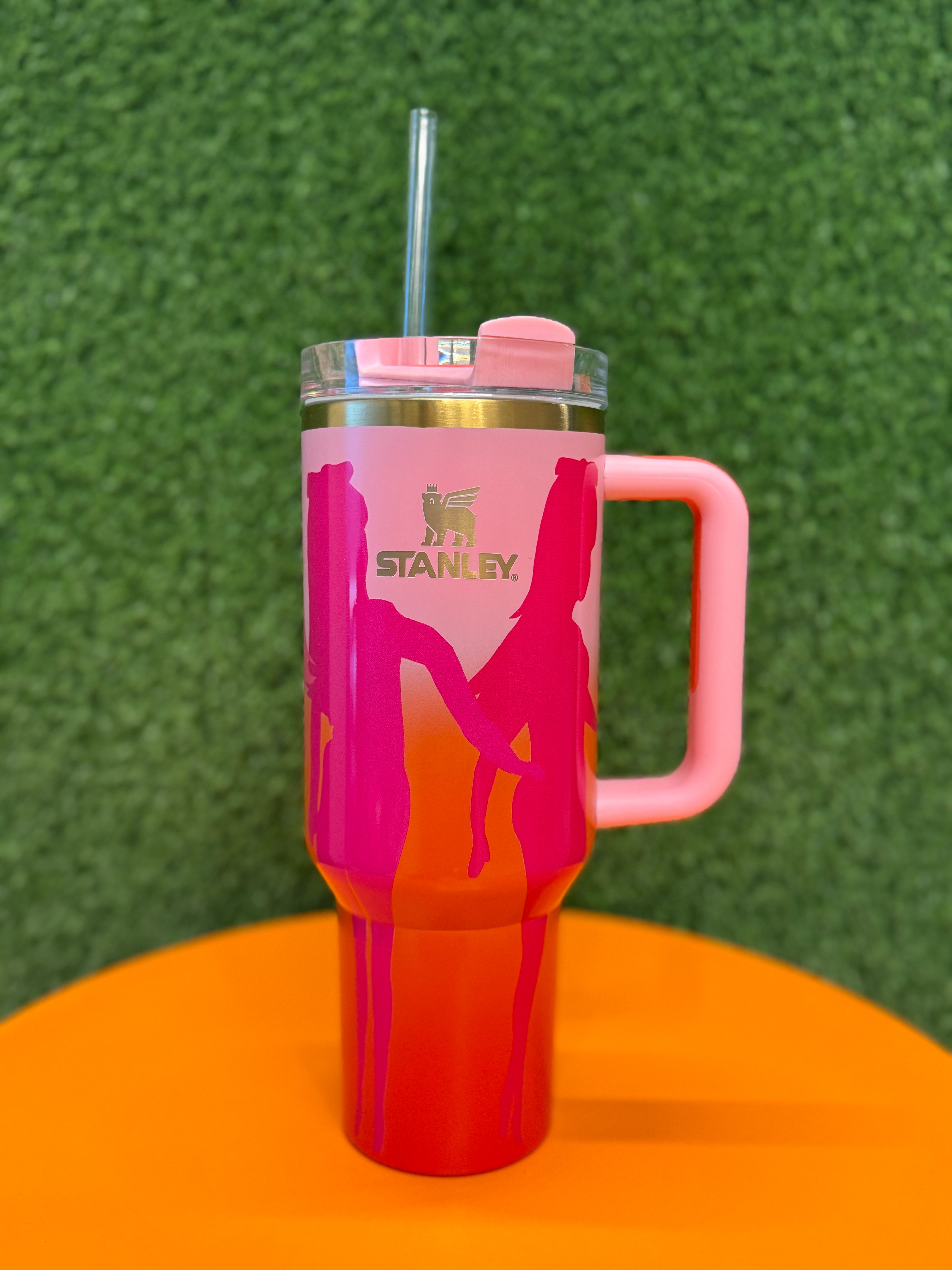 The Stanley x Barbie Quencher H2.0 | 40 OZ | Barbie™ 60’s Twist n Turn | Limited Edition