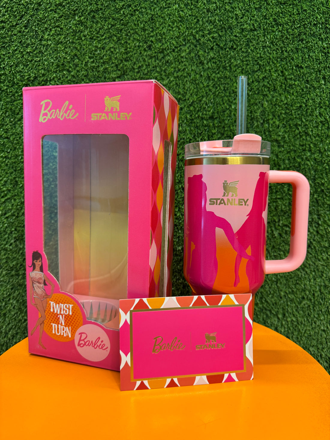The Stanley x Barbie Quencher H2.0 | 40 OZ | Barbie™ 60’s Twist n Turn | Limited Edition