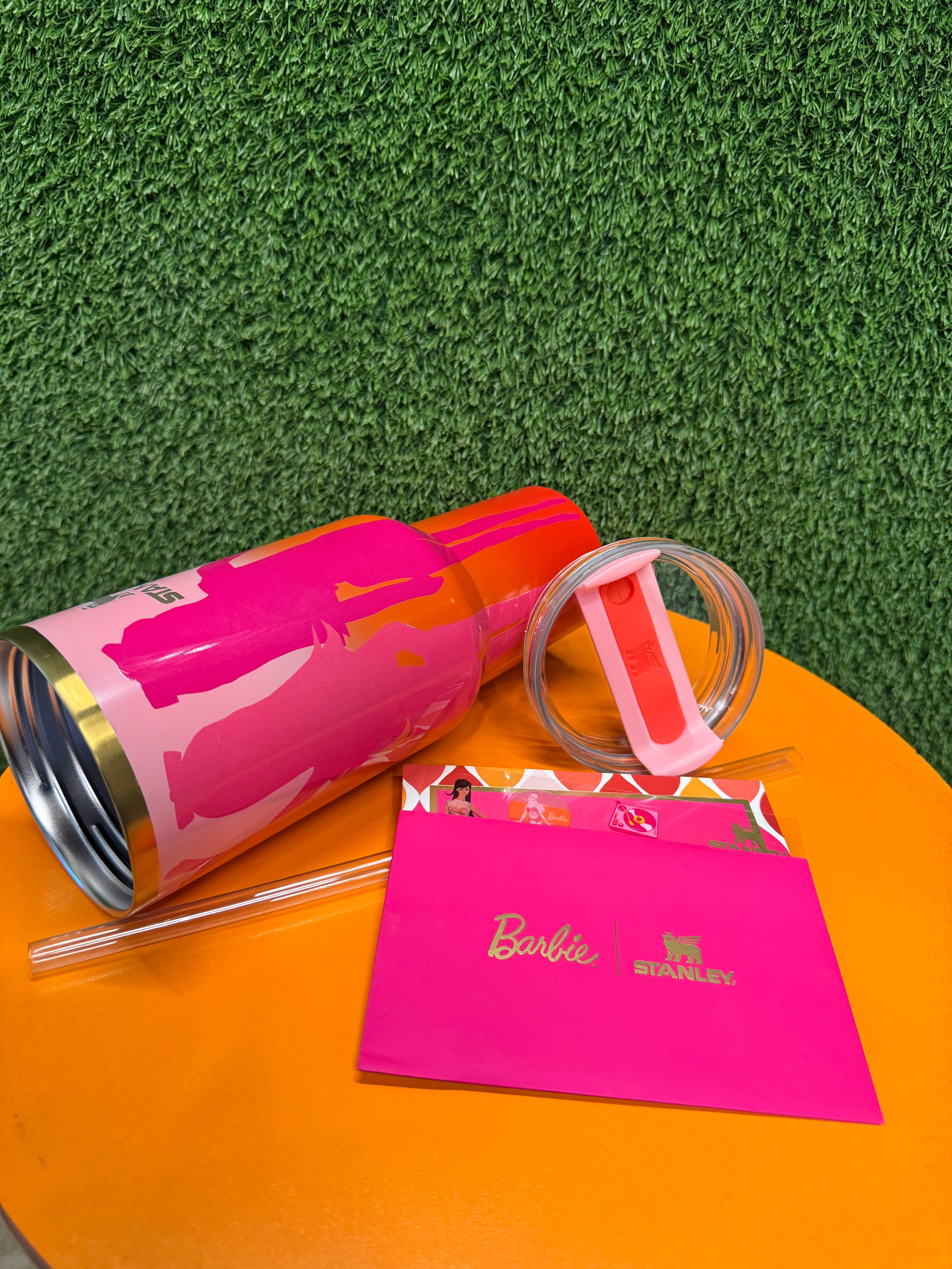 The Stanley x Barbie Quencher H2.0 | 40 OZ | Barbie™ 60’s Twist n Turn | Limited Edition