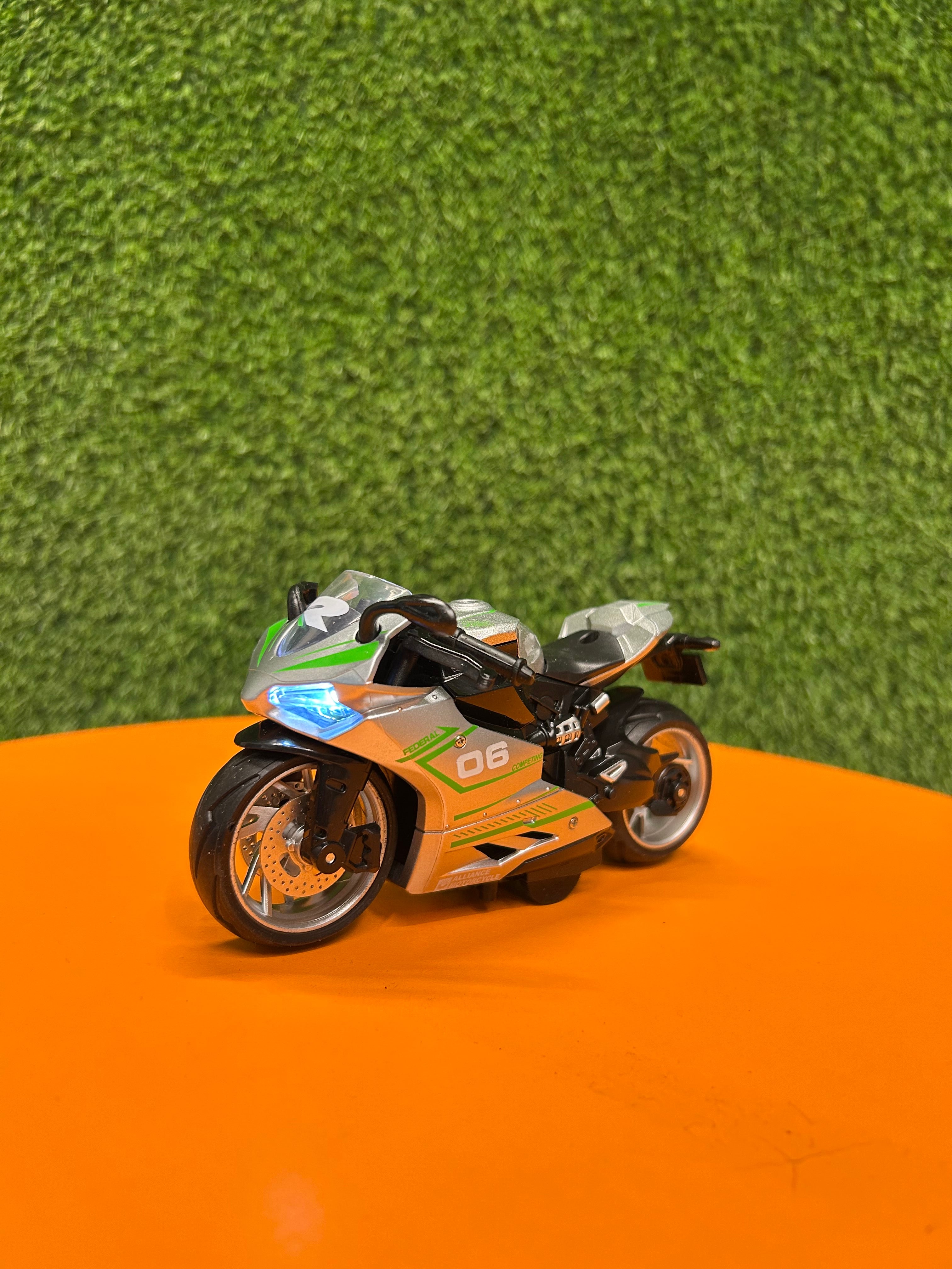 1:12 scale Heavybike Pull Back Toy with Music, Lights and Rubber tires | Ducati Panigale V4 S Corse