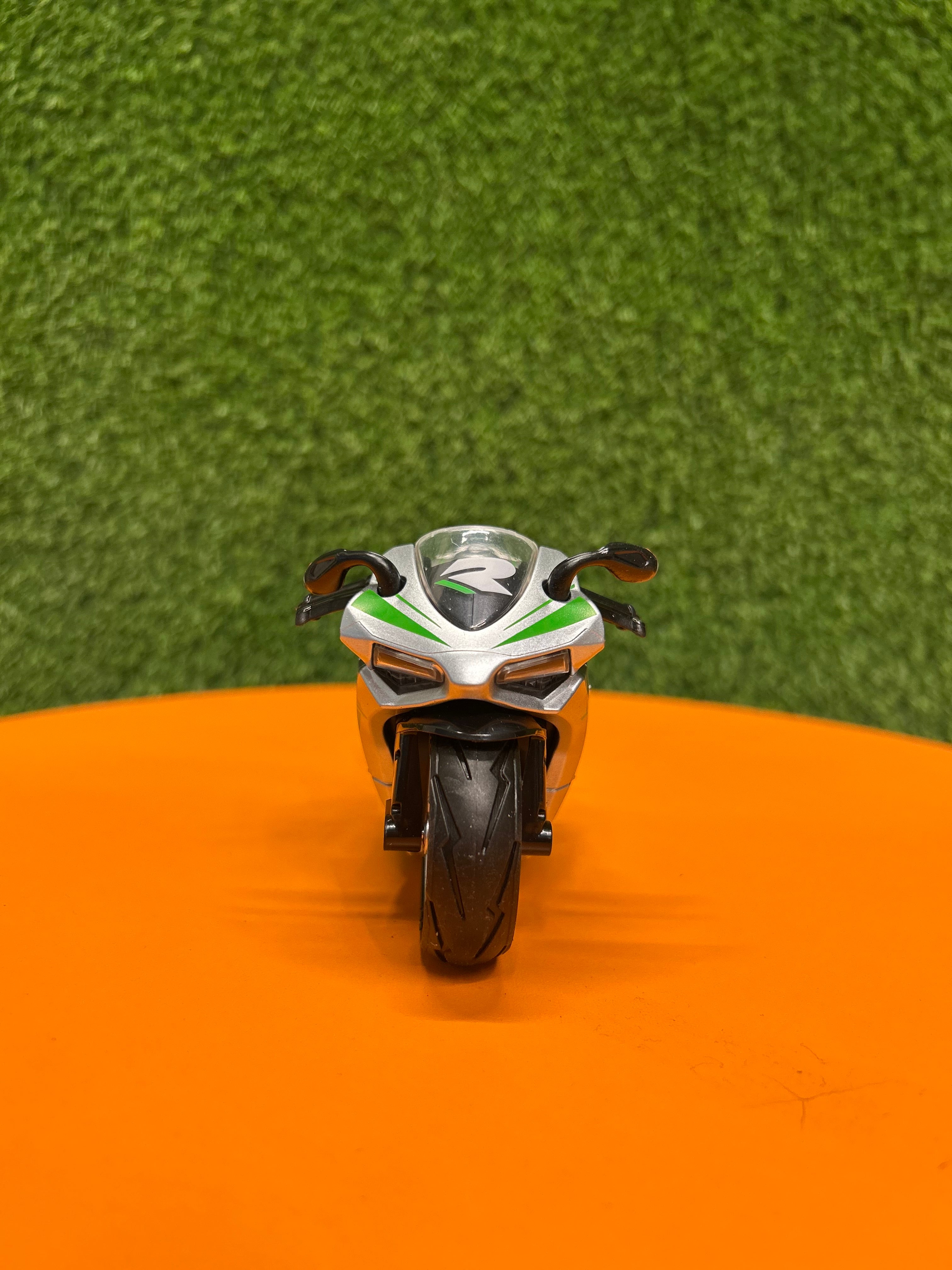 1:12 scale Heavybike Pull Back Toy with Music, Lights and Rubber tires | Ducati Panigale V4 S Corse