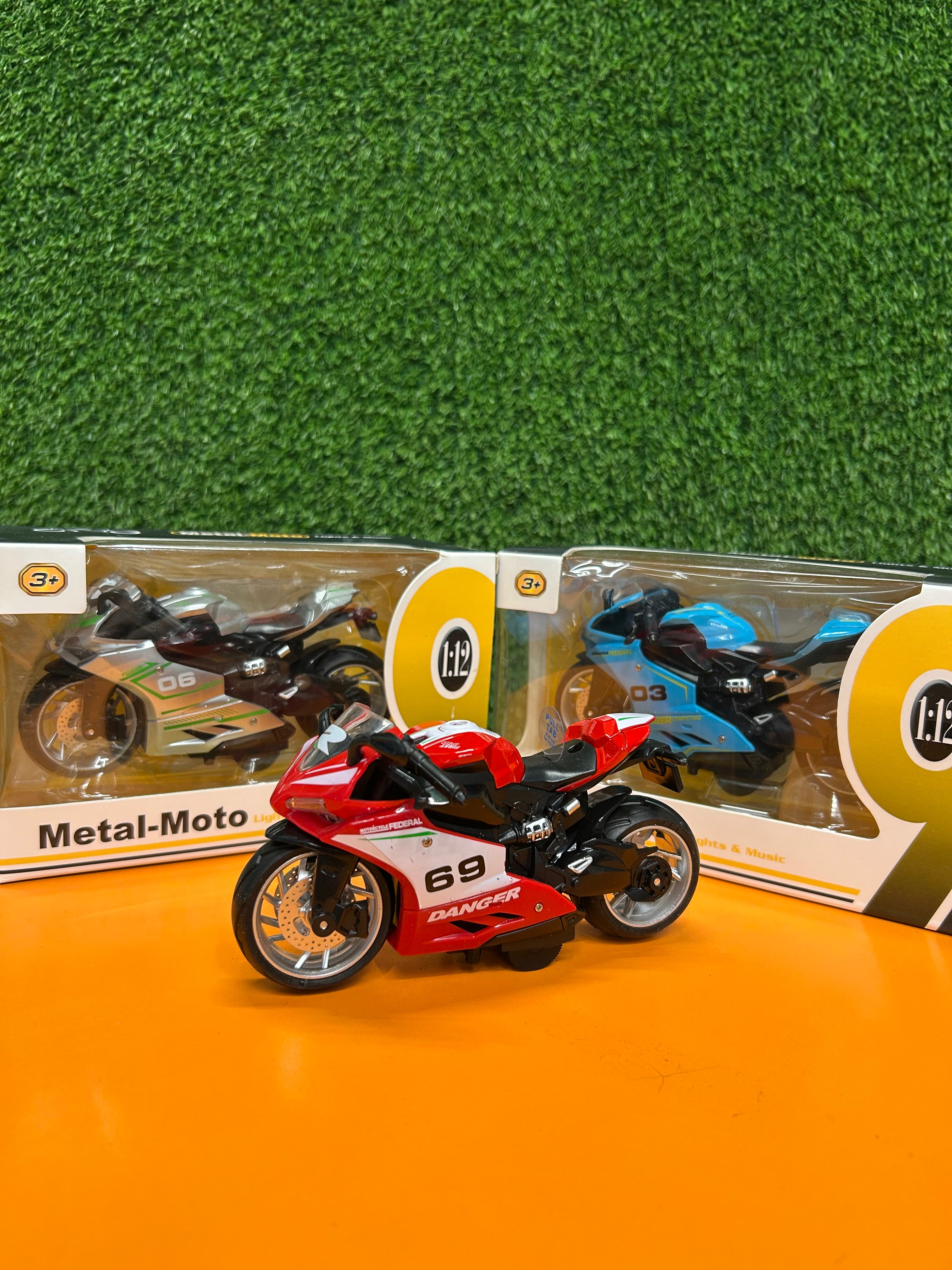 1:12 scale Heavybike Pull Back Toy with Music, Lights and Rubber tires| Ducati Panigale V4 S Corse