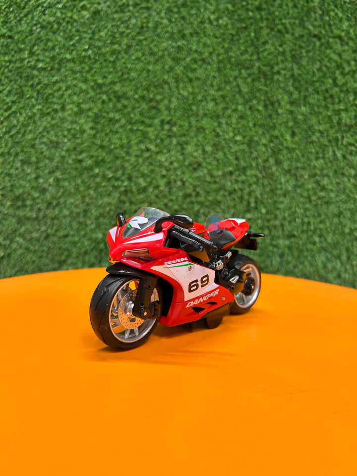 1:12 scale Heavybike Pull Back Toy with Music, Lights and Rubber tires| Ducati Panigale V4 S Corse