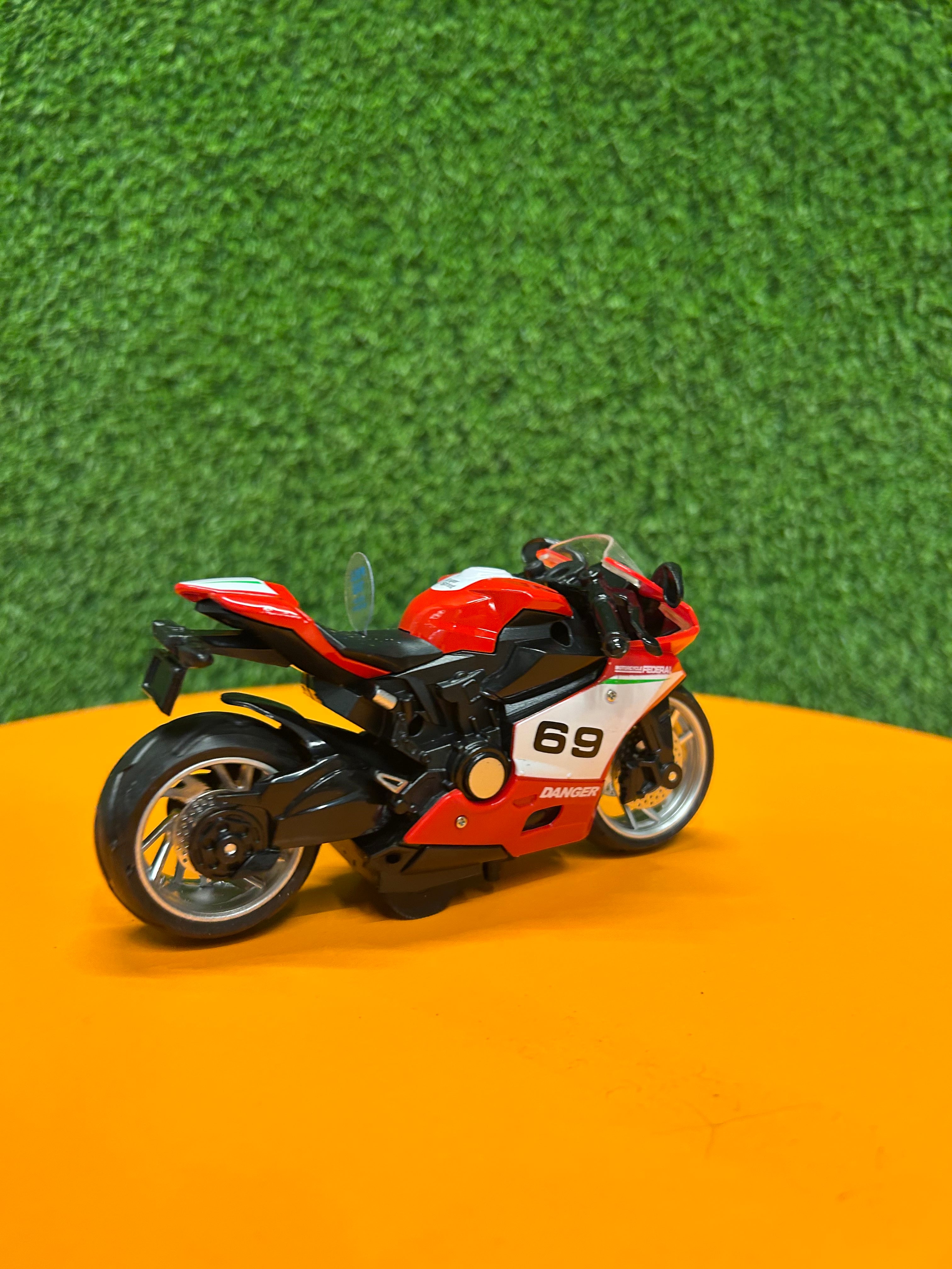 1:12 scale Heavybike Pull Back Toy with Music, Lights and Rubber tires| Ducati Panigale V4 S Corse