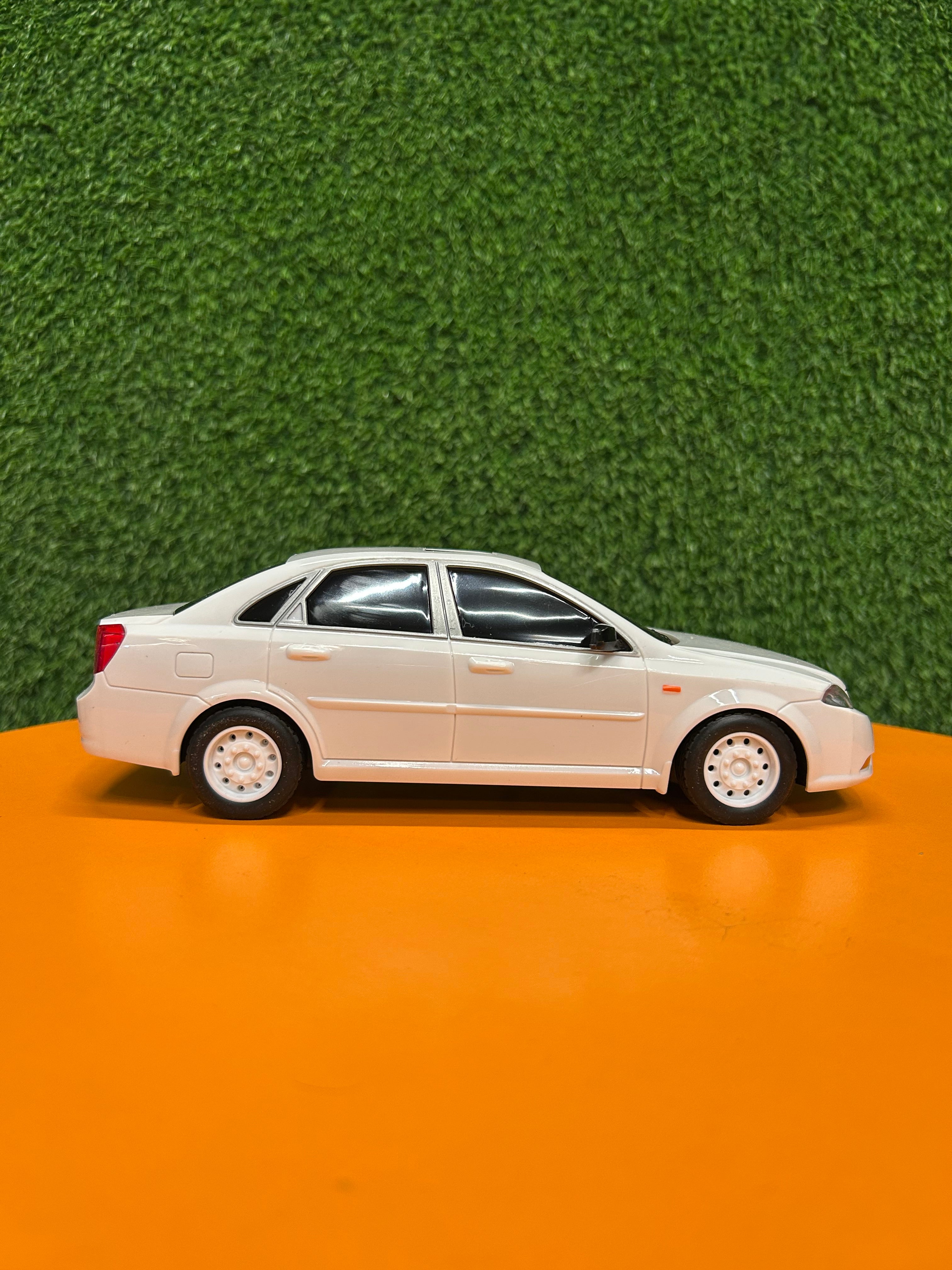 1:18 scale 4WD Remote Control Car with Lights and Rubber Tires | Buick Excelle | Daewoo Gentra | Chevrolet Aveo