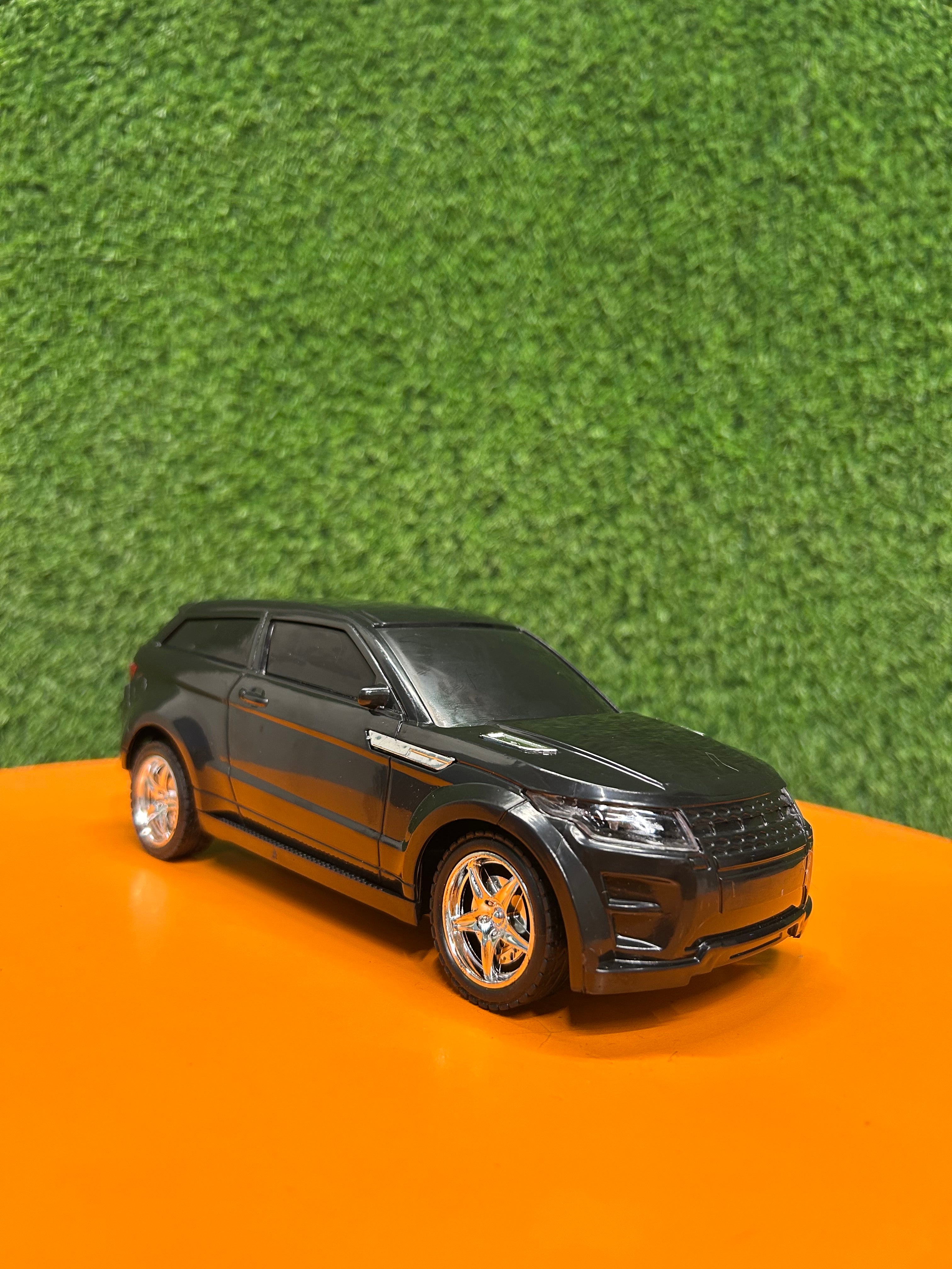1:24 scale 4WD Remote Control SUV with Lights and Rubber Tires | Range Rover