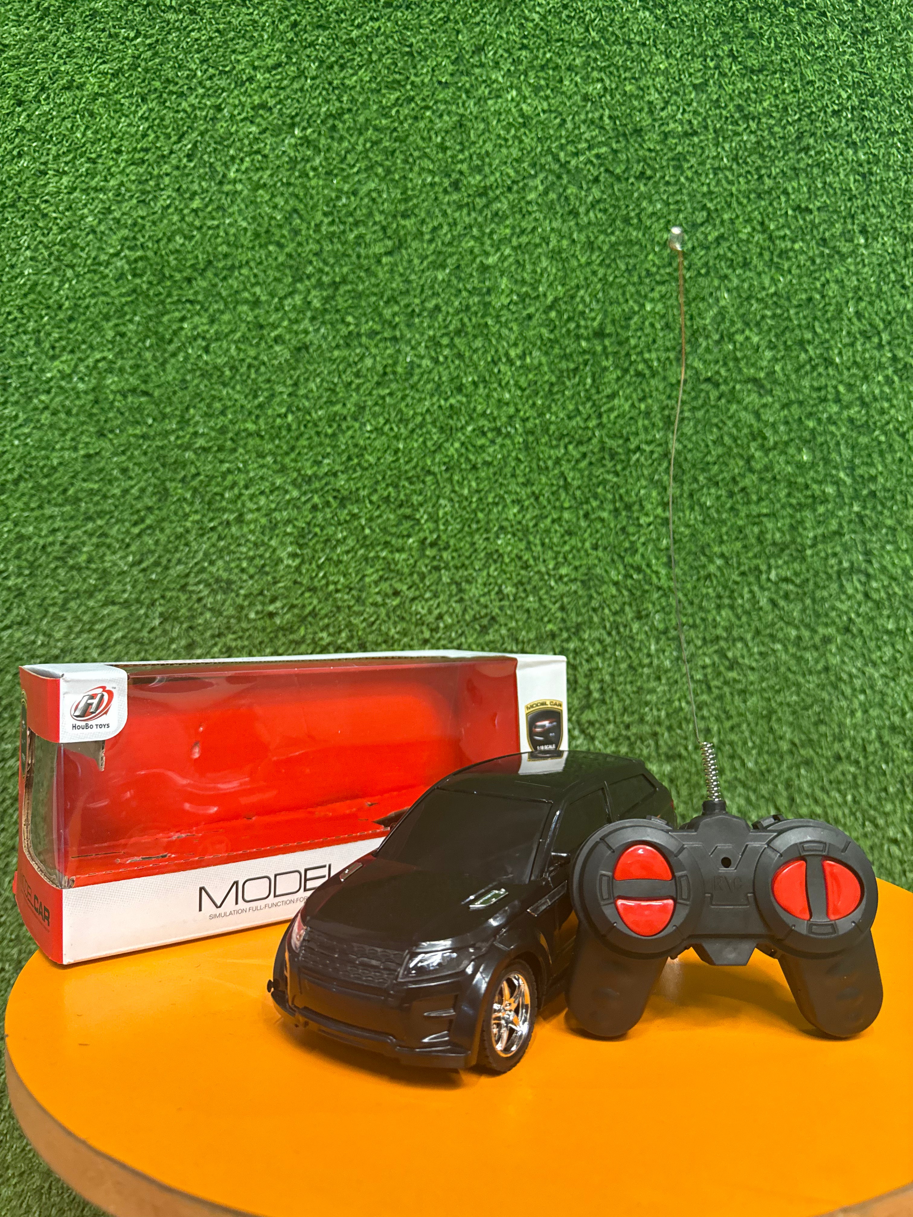 1:24 scale 4WD Remote Control SUV with Lights and Rubber Tires | Range Rover